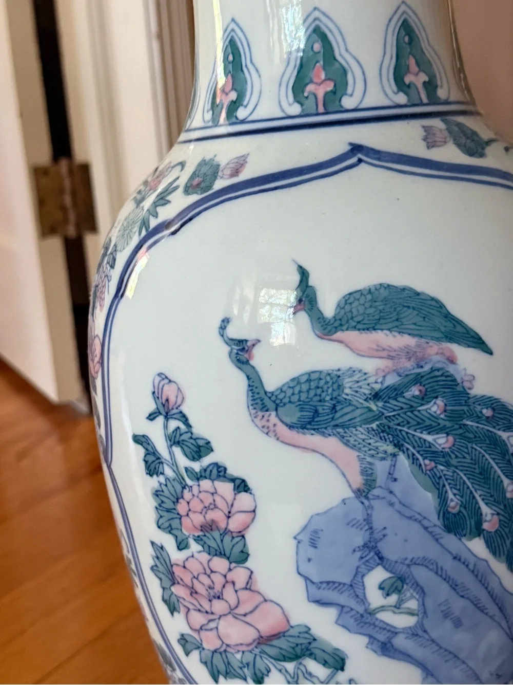 Stunning Porcelain Chinese Decorative Peacock Floor Vase - White and Blue